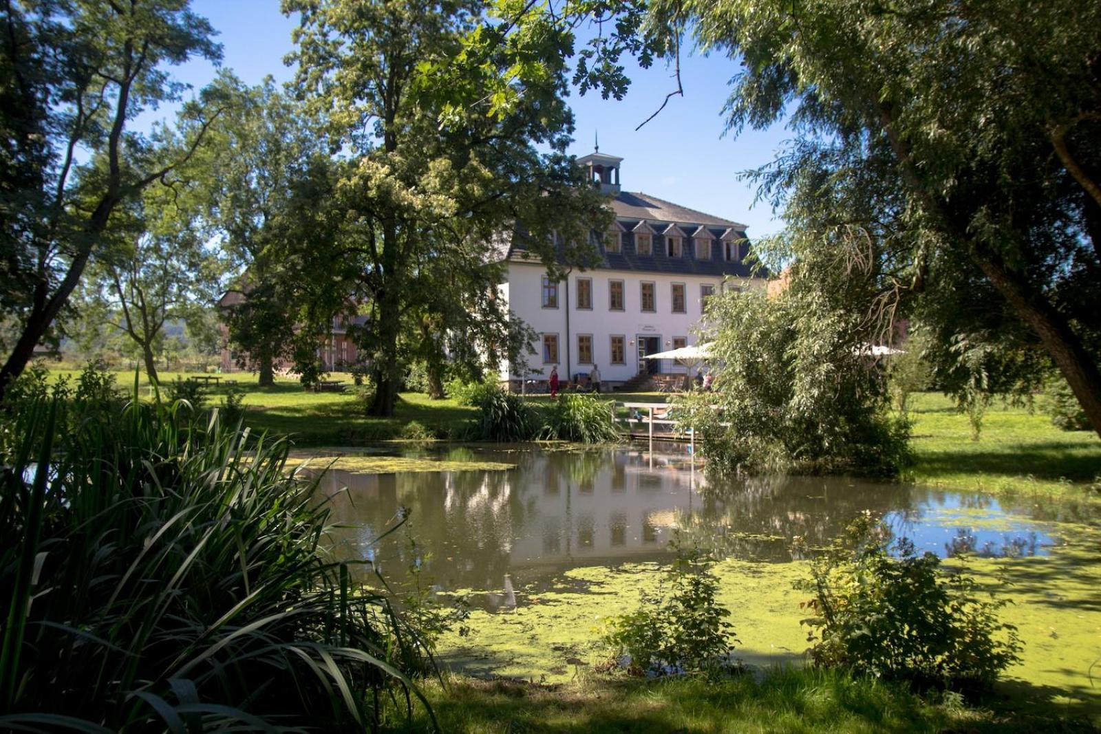 Biohotel Stiftsgut Wilhelmsgluecksbrunn Creuzburg Exterior photo
